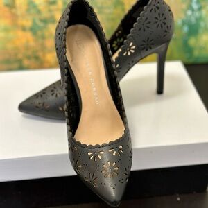 hollow-carved design, the brand is LC LAUREN CONRAD, size 6, black color.
